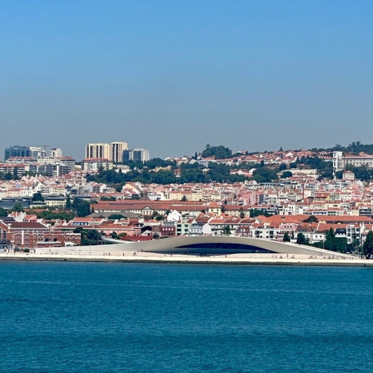 M&eacute;moire et modernit&eacute; fa&ccedil;onnent une architecture portugaise inventive