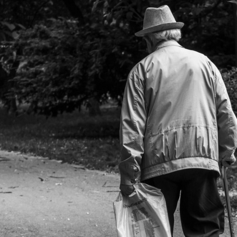 Marcher avec les sens : repenser la ville pour les a&icirc;n&eacute;s