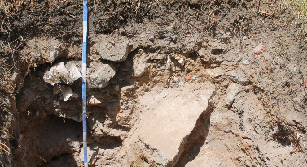 Des décombres à la terre